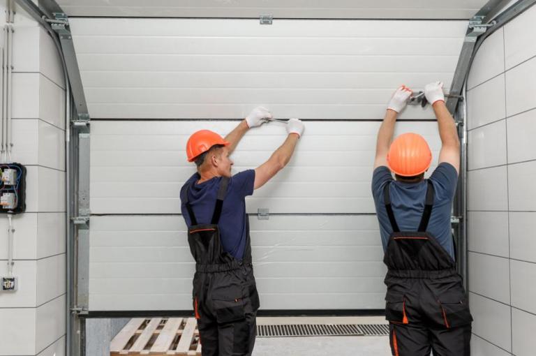 Panne de porte de garage : quand faire appel à un réparateur qualifié ?